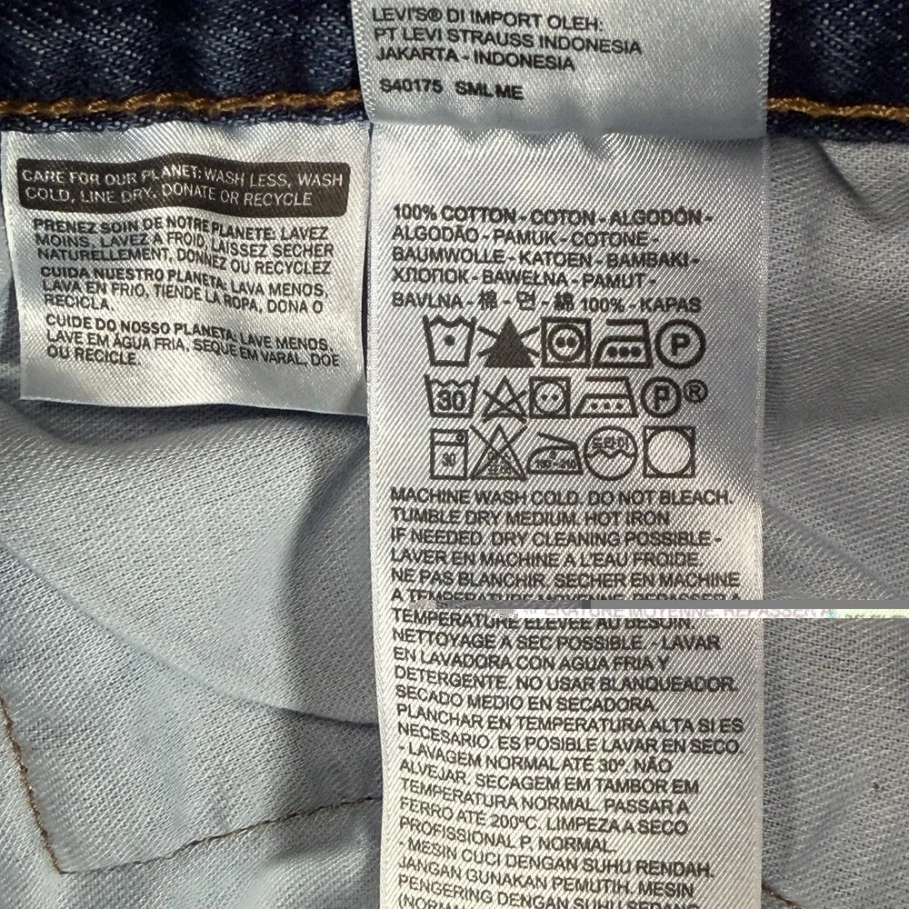 Levis 501 Jeans Mens 52x32 Blue Denim‎ Straight Leg Button Fly High Rise Casual